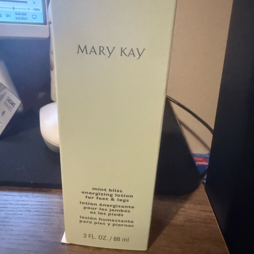 Mary Kay Mint Bliss Lotion in Soft Green